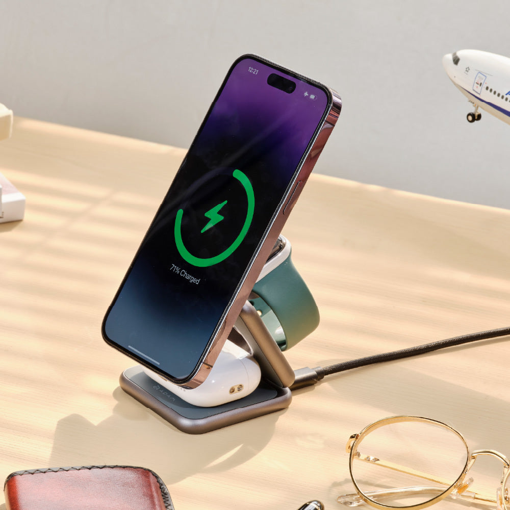 Mag 3 Magnetic 3-in-1 Foldable Travel Charging Station